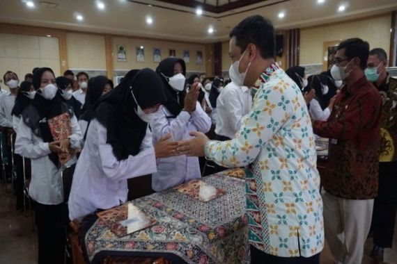 Wali Kota: Perjuangan Guru Honorer Mendapat SK PPPK Sangat Luar Biasa - JPNN.COM