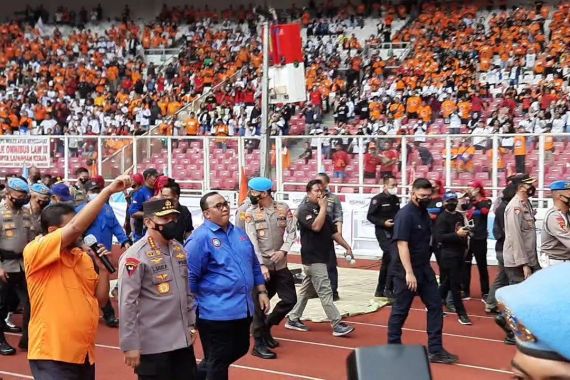 Di Depan Massa May Day Kapolri Memekikkan Kalimat Perjuangan - JPNN.COM