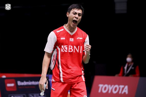 Bantai Pemuda Jepang, Shesar Hiren Rhustavito Bawa Indonesia ke Final Thomas Cup 2022 - JPNN.COM