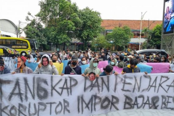 Massa Aksi Dukung Kejagung Tuntaskan Dugaan Korupsi Impor Besi dan Baja - JPNN.COM