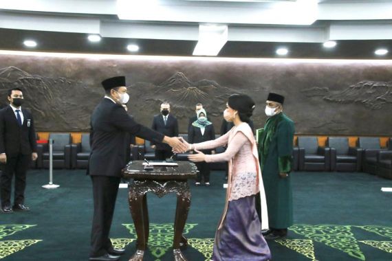 Lantik PAW Anggota MPR, Bamsoet Bahas Krisis Global hingga Ajakan Rawat Pancasila - JPNN.COM