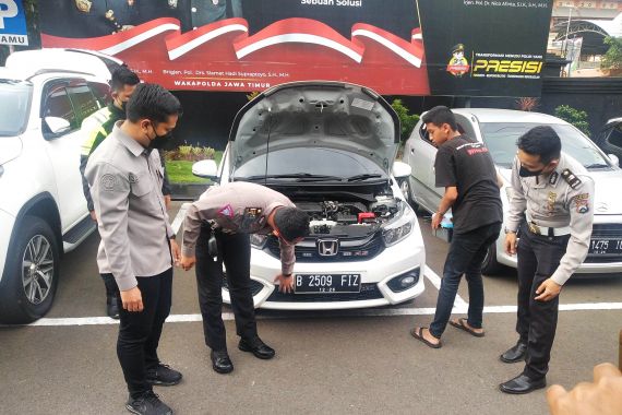 Honda Brio Pakai Sirene dan Strobo Bikin Kesal Warga, Begini deh Jadinya - JPNN.COM