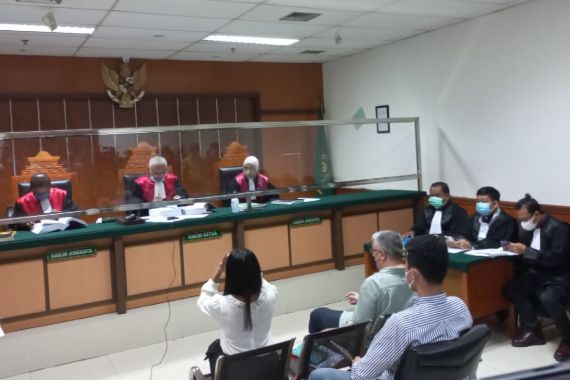 Seusai Beri Kesaksian di Sidang Mafia Tanah, Nirina Zubir Sampaikan Kata-Kata Ini - JPNN.COM