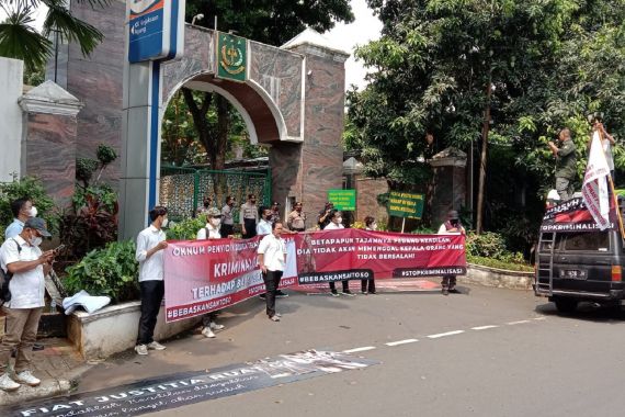 Aksi Unjuk rasa di Depan Kejagung Tuntut Keadilan Kasus PLTU di Baubau - JPNN.COM