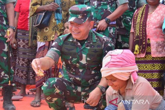 Jenderal Dudung: Prajurit TNI AD Harus Hadir di Tengah-Tengah Kesulitan Rakyat  - JPNN.COM