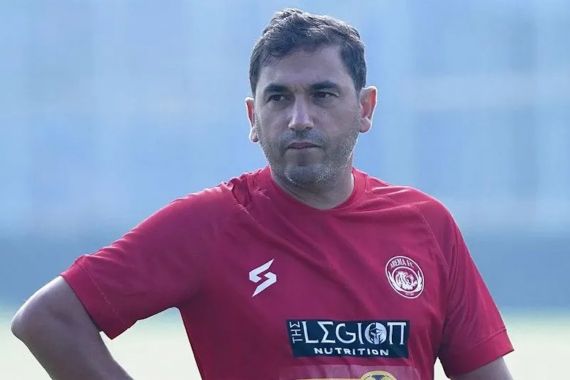 Diminta Mundur dari Kursi Pelatih Arema FC, Eduardo Beri Respons Begini - JPNN.COM