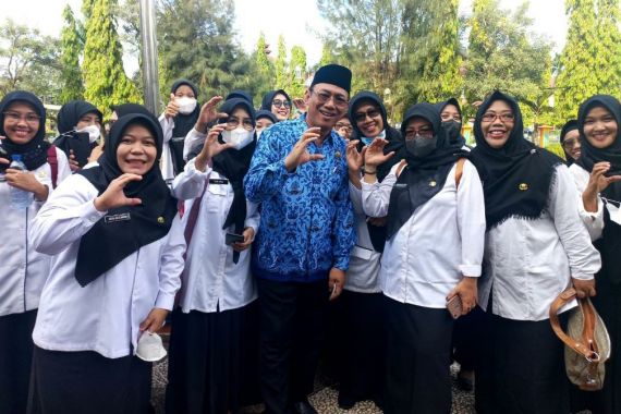 Ratusan PPPK Guru & Nakes Terima SK, Foto Bareng Pak Wali Kota Juga - JPNN.COM
