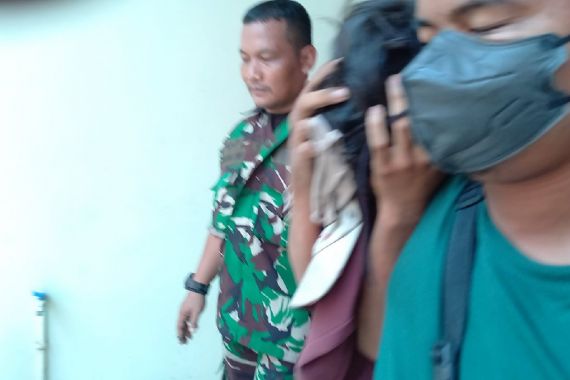 Heroik! Prajurit TNI Serda Bambang Selamatkan Mak-Mak dari 2 Penjambret - JPNN.COM