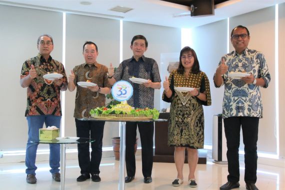 Rayakan Kemilau HUT Ke-33, FIFGROUP Berkomitmen Jadi yang Terbaik bagi Masyarakat - JPNN.COM