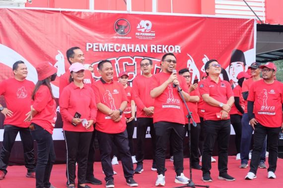 Senam Sicita di Tangsel Berlangsung Meriah, Bung Klutuk Ingin Kader PDIP Tetap Sehat - JPNN.COM