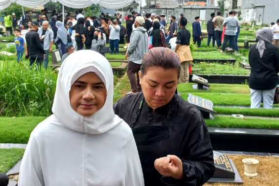 Ini yang Dilakukan Keluarga Ivo Nilakreshna Sebelum Sang Penyanyi Legendaris Tutup Usia - JPNN.COM