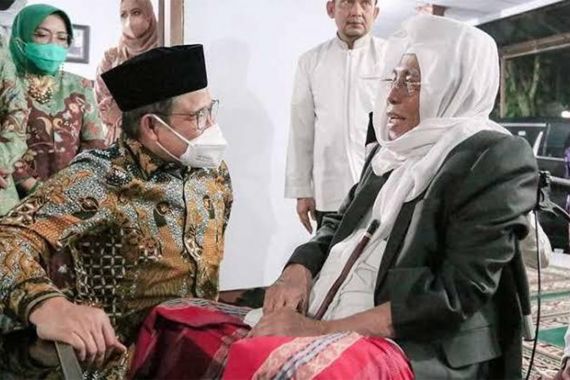 Kiai Nurul Huda Djazuli Ploso Bakal Menghadiri Istigasah Perdamaian Dunia - JPNN.COM