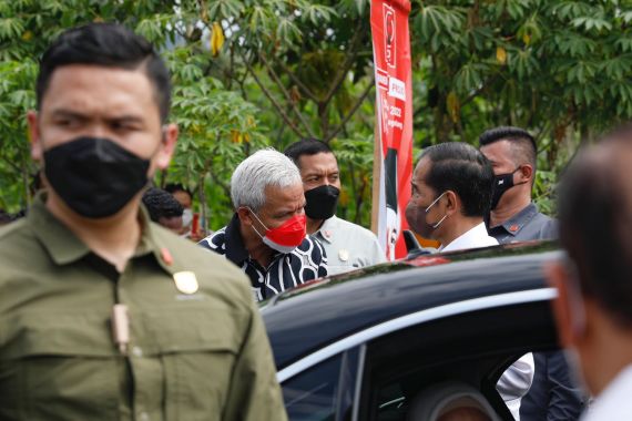 Gestur Politik Jokowi di Rakernas Projo Restui Ganjar-Moeldoko di Pilpres 2024? - JPNN.COM