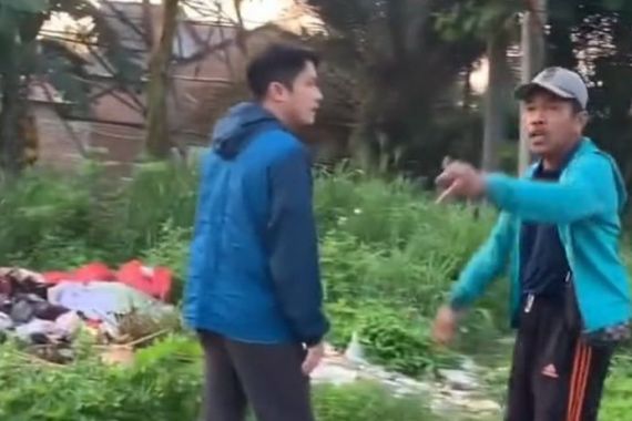 Viral Petugas Kebersihan Buang Sampah Sembarangan, Lalu Marah-marah Ditegur Warga - JPNN.COM