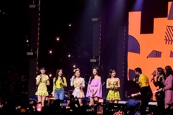 Sapa Penggemar Hingga Ajarkan Tarian Feel My Rythm, Red Velvet Bikin Fan Menggila - JPNN.COM