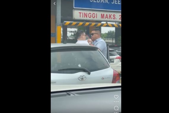 Heboh, Pengendara Pajero Arogan di Tol Tomang, Polisi Sudah Bergerak - JPNN.COM