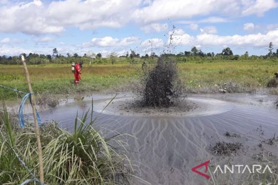 Ada Semburan Air Mengandung Gas Mudah Terbakar di Maluku, Lihat - JPNN.COM