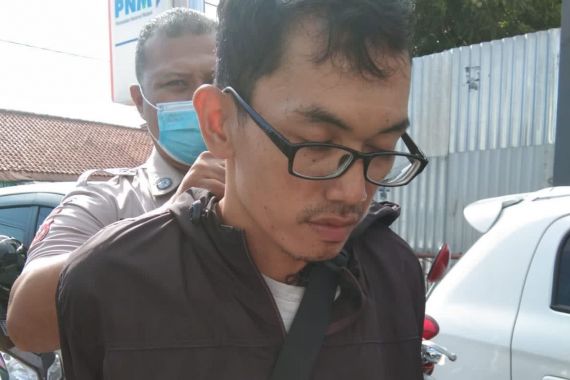 Lihat, Aksi Heroik Satpam BRI Lumpuhkan Pelaku Ancaman Bom - JPNN.COM