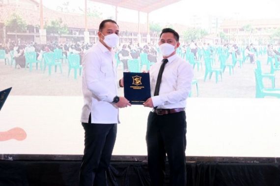 470 Guru Terima SK PPPK, Wali Kota Surabaya: Jangan Lupa, Ya, Didoakan Orang Tuanya - JPNN.COM