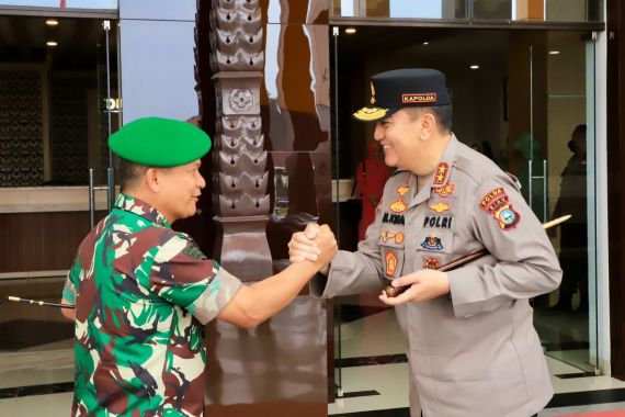 Senyum Irjen Iqbal Merekah, Jenderal Penting TNI di Sumatra Datang, Siapa Dia? - JPNN.COM