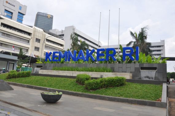 Kemnaker Fasilitasi Penyelesaian Persoalan Pekerja dan Perusahaan Logistik di Maumere - JPNN.COM