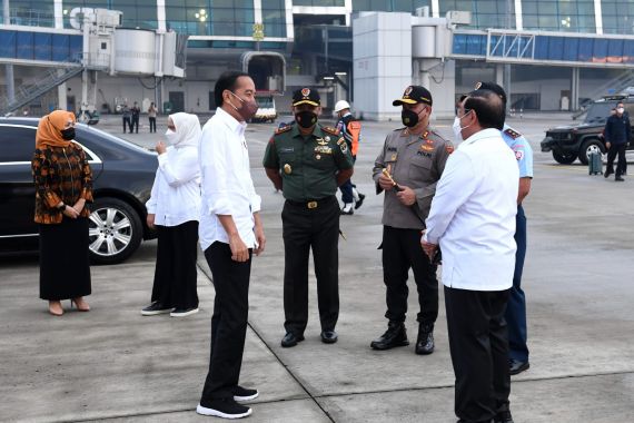 Lima Jenderal Melepas Jokowi Keluar Jakarta, Lihat Ekspresi Irjen Fadil - JPNN.COM