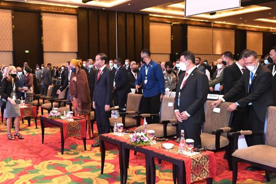 Jokowi Sampaikan Komitmen Indonesia di Forum Internasional, di Mana Posisi Bu Mega? - JPNN.COM