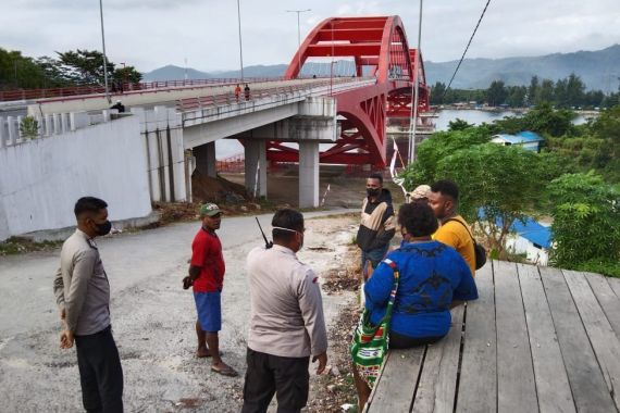 Sudah 10 Orang Tewas Terjatuh dari Jembatan yang Diresmikan Presiden Jokowi - JPNN.COM