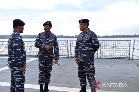 3 Kapal Perang, 1 Helikopter dan 550 Prajurit TNI AL Dikerahkan Menjaga Perairan Bali - JPNN.COM