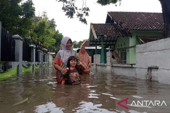 Banjir Melanda 11 Desa di Kabupaten Probolinggo - JPNN.COM