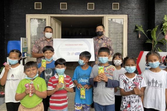 Bantuan Yili Indonesia Datang, 200 Anak Yatim Senang, Lihat Itu - JPNN.COM
