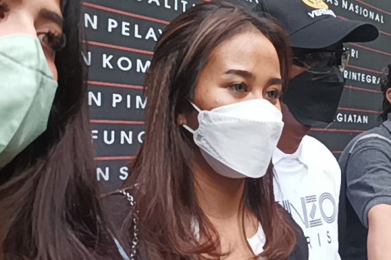 3 Berita Artis Terheboh: Uya Kuya Sindir Pengacara Medina Zein, Mayang Deg-degan - JPNN.COM