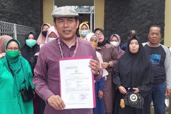 Jadi Korban Penipuan, Puluhan Jemaah Umrah Perkarakan Travel Holiday Angkasa - JPNN.COM