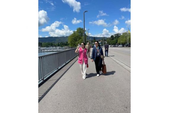 Dampingi Suami ke Swiss, Para Istri Menteri Pamer Jalan-Jalan, Lihat Fotonya - JPNN.COM