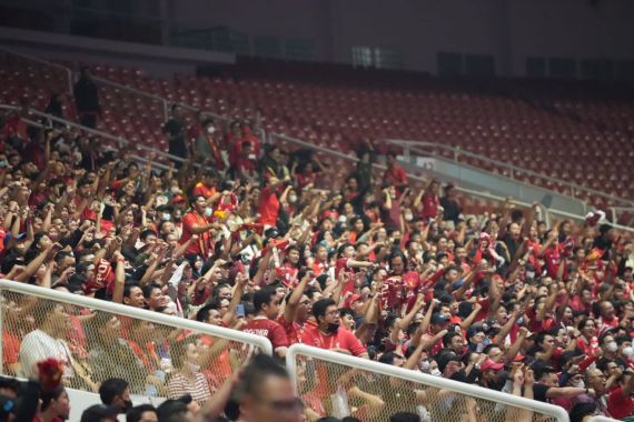 Final Liga Champions: Guyuran Hujan Tak Menyurutkan BIGREDS Indonesia Merahkan GBK - JPNN.COM