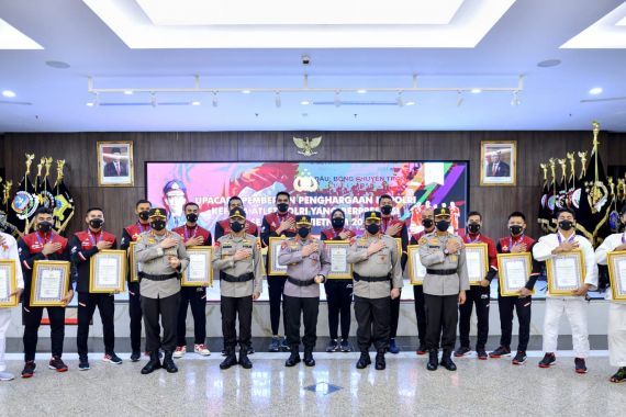 Berprestasi di Sea Games, 15 Atlet Polri Terima Penghargaan dari Kapolri, Selamat! - JPNN.COM