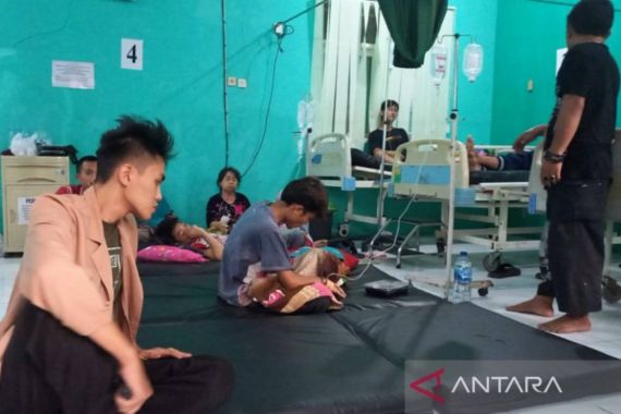 Keracunan Makanan Syukuran, 75 Orang di Tasikmalaya Harus Dirawat - JPNN.COM