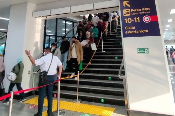 KAI Berikan Tips Menghindari Kepadatan Penumpang di Stasiun Manggarai, Mohon Disimak - JPNN.COM