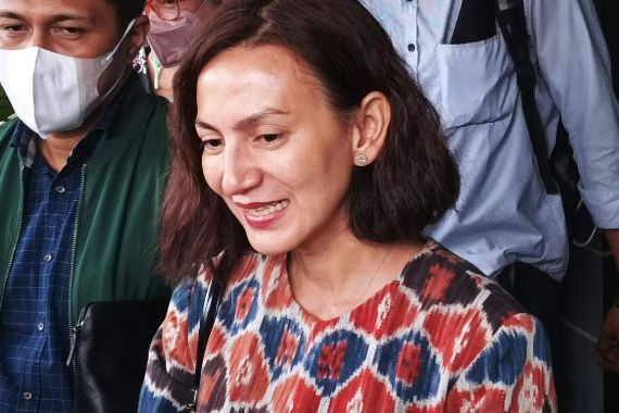 Diperiksa 4,5 Jam, Wanda Hamidah Ungkap Fakta Soal Kasus Perusakan Rumah Mantan Suami - JPNN.COM