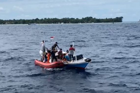 Detik-Detik KM Ladang Pertiwi 2 Tenggelam, 11 Penumpang Masih Hilang - JPNN.COM