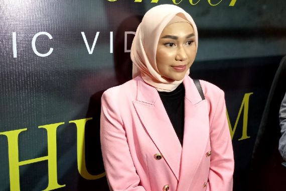 Hadirkan 30 Artis di Video Klip Terhukum Rindu, Istri Putra Siregar Bilang Begini - JPNN.COM