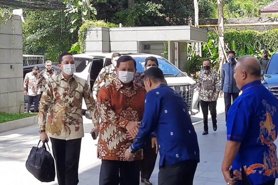 Prabowo Akui Surya Paloh Lebih Senior, Lalu Sampaikan Kalimat Ini - JPNN.COM