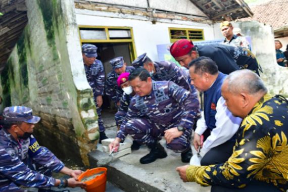 KSAL Yudo Letakkan Batu Pertama Pembangunan Rumah untuk Warga Pesisir - JPNN.COM