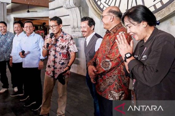 Berempati kepada Ridwan Kamil, Sandiaga Mundur Sementara dari Kegiatan Ini, Salut - JPNN.COM