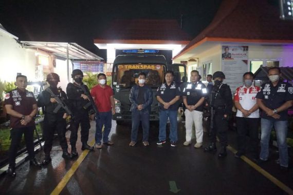 Dikawal Brimob Bersenjata, 9 Napi di Jatim Dijebloskan ke Nusakambangan - JPNN.COM