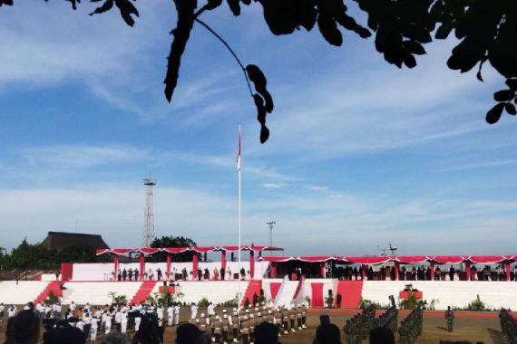 Jokowi Pimpin Upacara Peringatan Hari Pancasila di Ende, Lihat Siapa Saja yang Hadir - JPNN.COM
