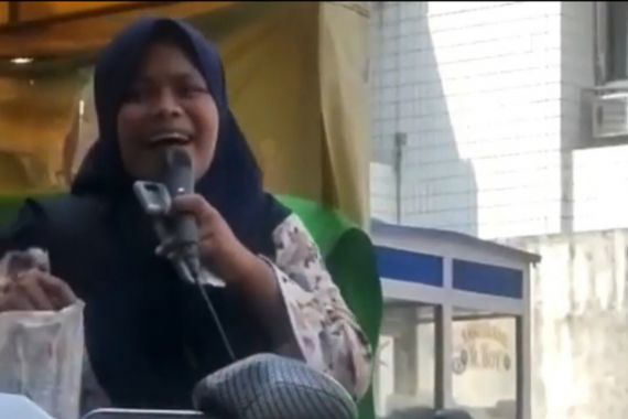 Wahai Pengamen Wanita Bersuara Merdu, Anda Ditunggu Kapolres Karawang Lho... - JPNN.COM