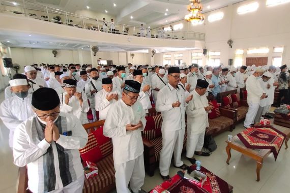 Ratusan Calon Jemaah Haji Majalengka Doakan Keselamatan Eril - JPNN.COM