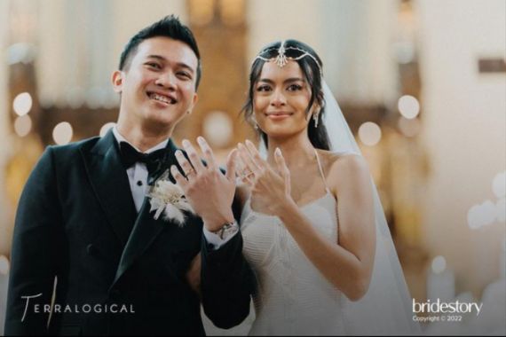 Konsep Pernikahan Impian Terwujud, Eva Celia dan Demas Narawangsa Menangis - JPNN.COM