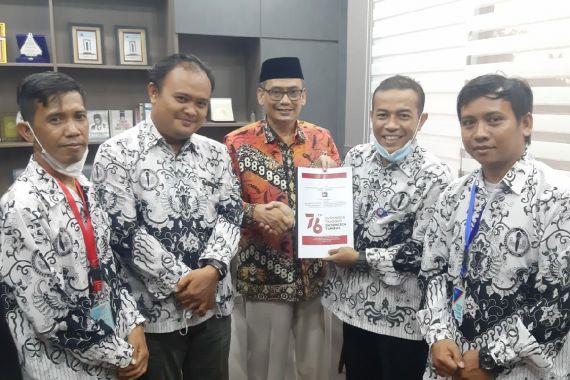 Honorer Dihapus, Penjaga Sekolah Resah - JPNN.COM